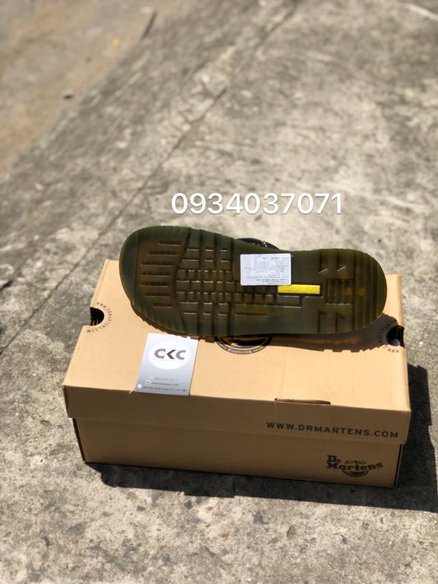 SỰ TRỞ LẠI CỦA DÉP DR. MARTENS CÙNG HOÀNG PHÚC VÀO NĂM 2026