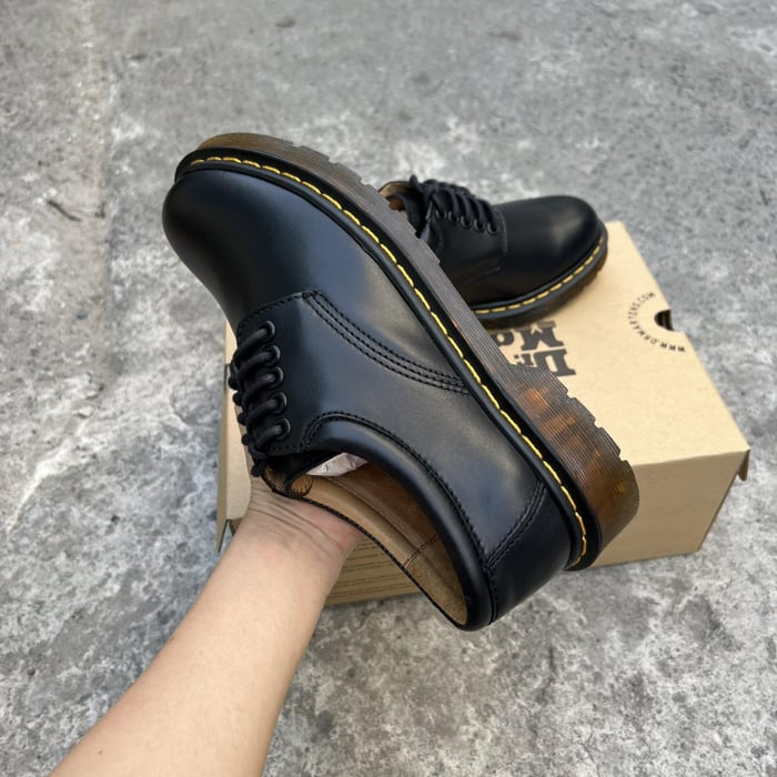 Cách Phân Biệt Giày Dr. Martens Thái Lan Fake và Giày Dr. Martens Gia Công Ở Nước Thứ 3