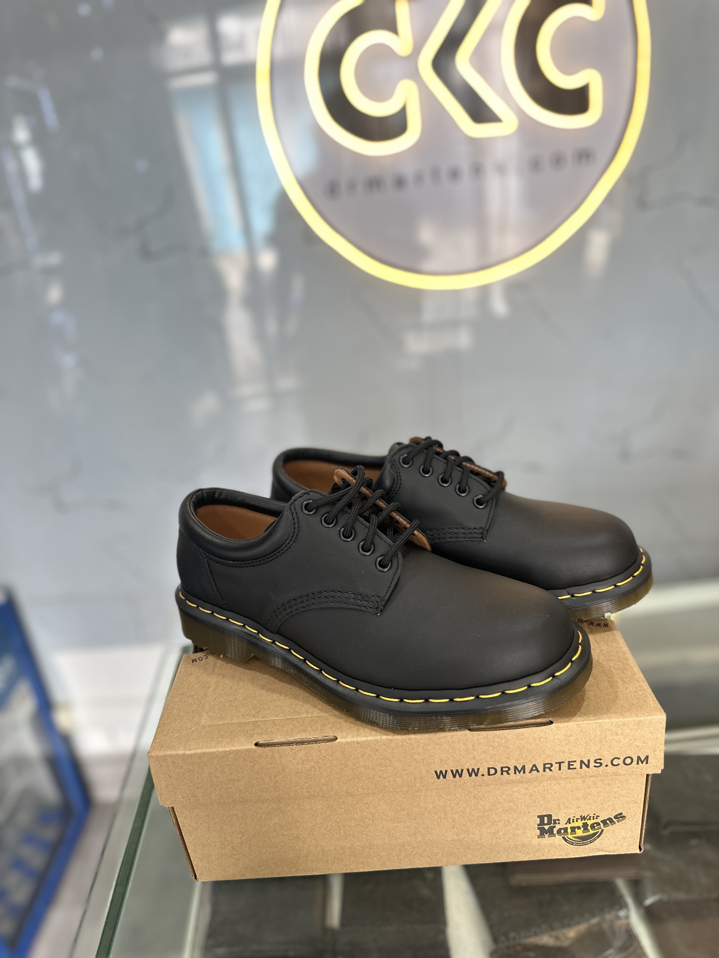 Giới Thiệu Về Mẫu Giày Dr. Martens 8053