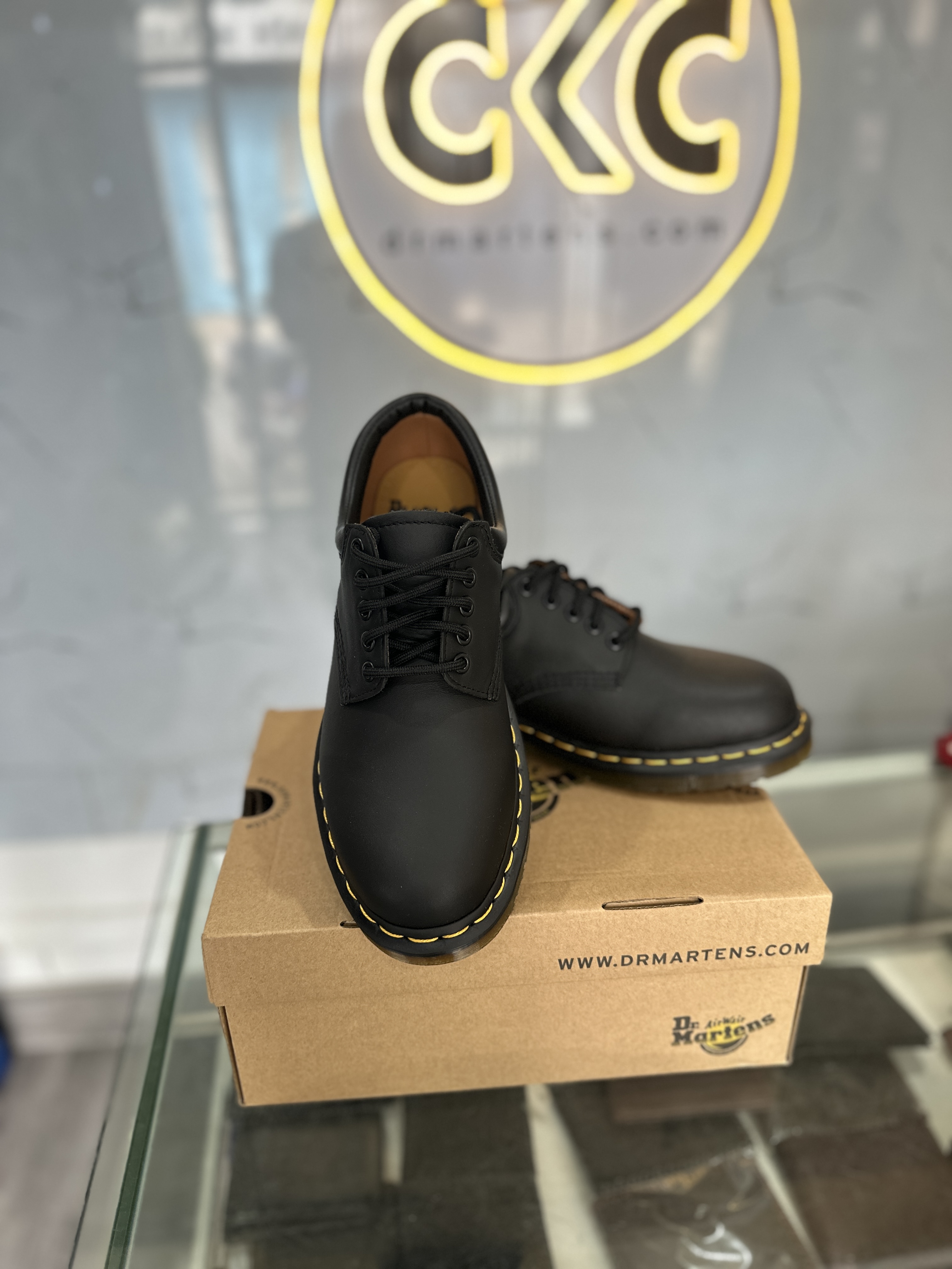 Giới Thiệu Về Mẫu Giày Dr. Martens 8053