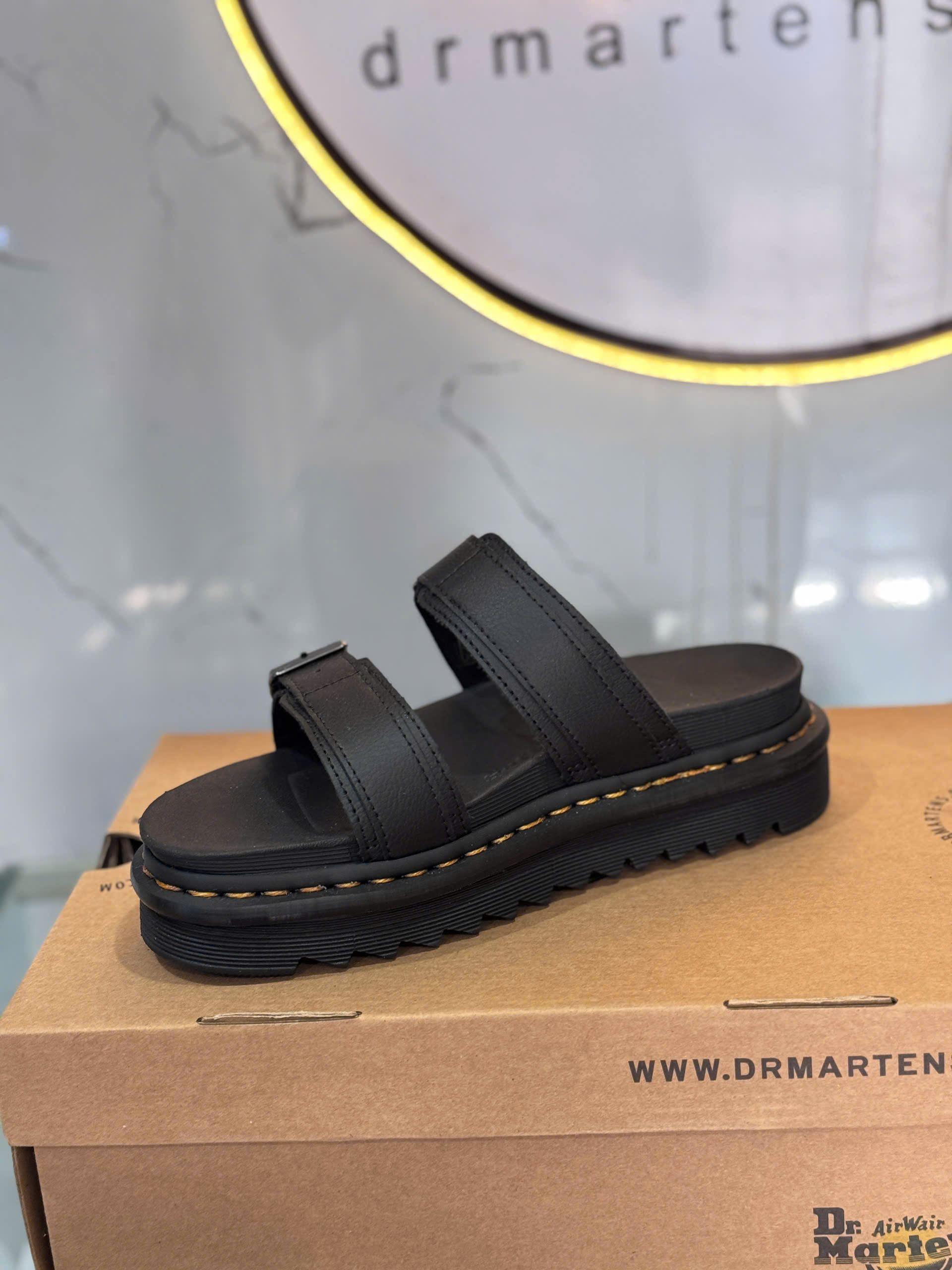 sandal Dr. Martens Myles Brando