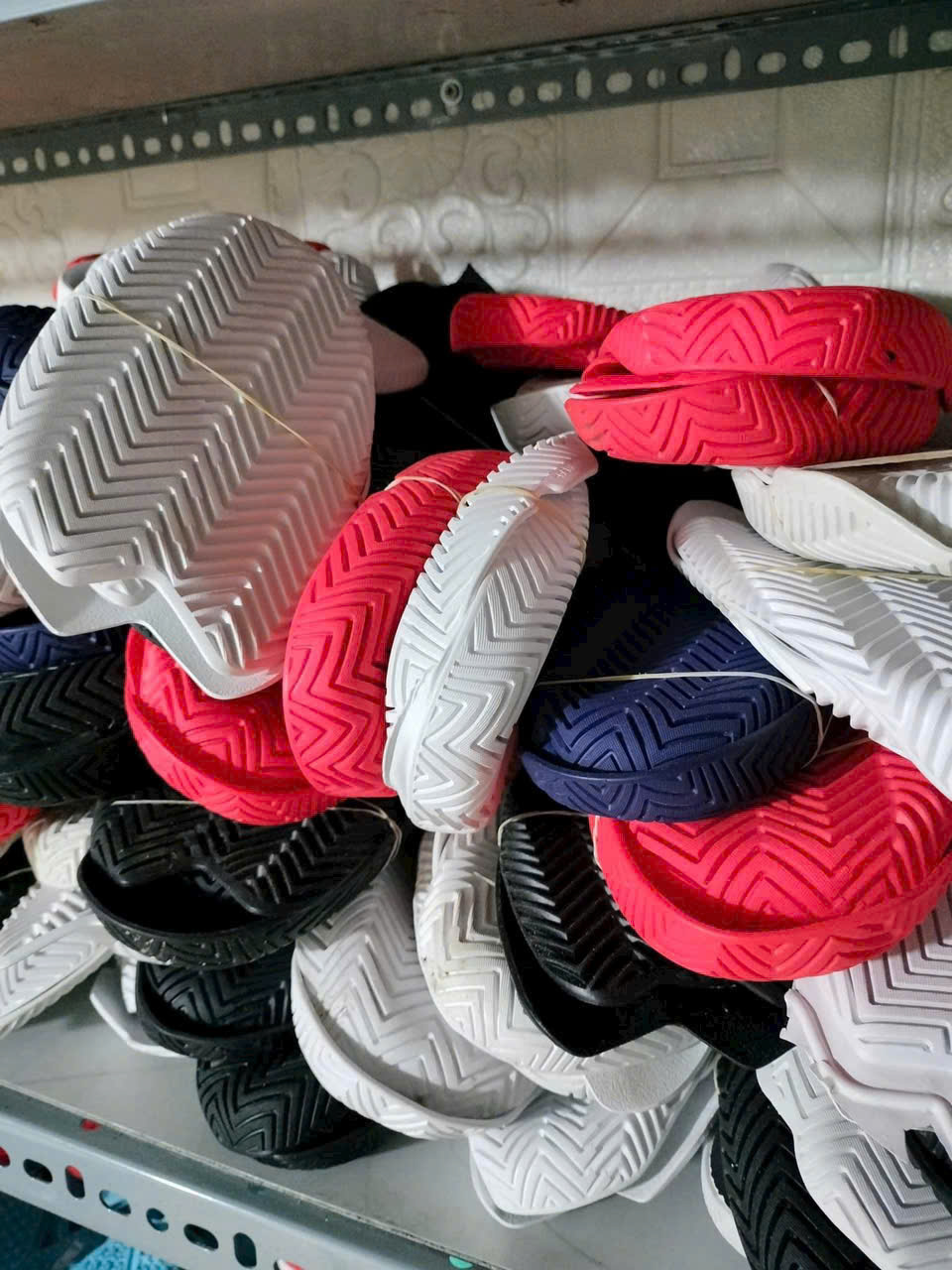 DỊCH VỤ SỬA CHỮA - THAY ĐẾ - ÉP KEO GIÀY THỂ THAO (pickleball, tennis) VÀ DR.MARTENS TẠI CKC Dr. Martens