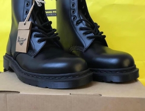 Dr. Martens 1460 Mono