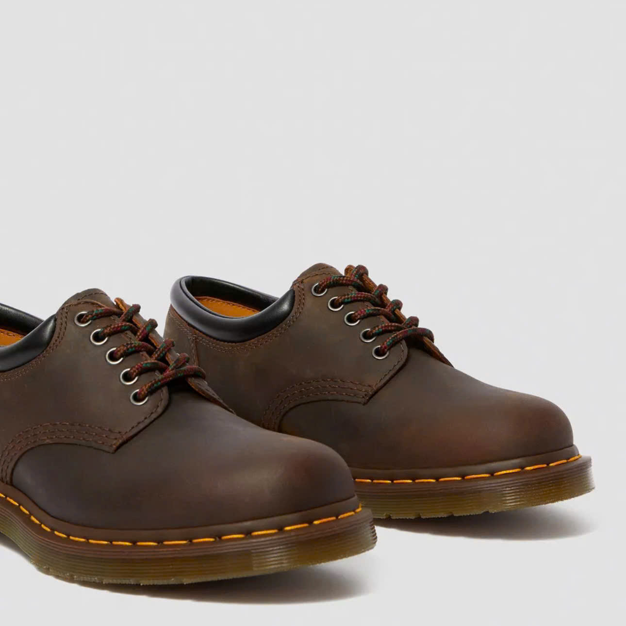 Hướng Dẫn Cách Kiểm Tra Da Bò Trên Giày Dr. Martens