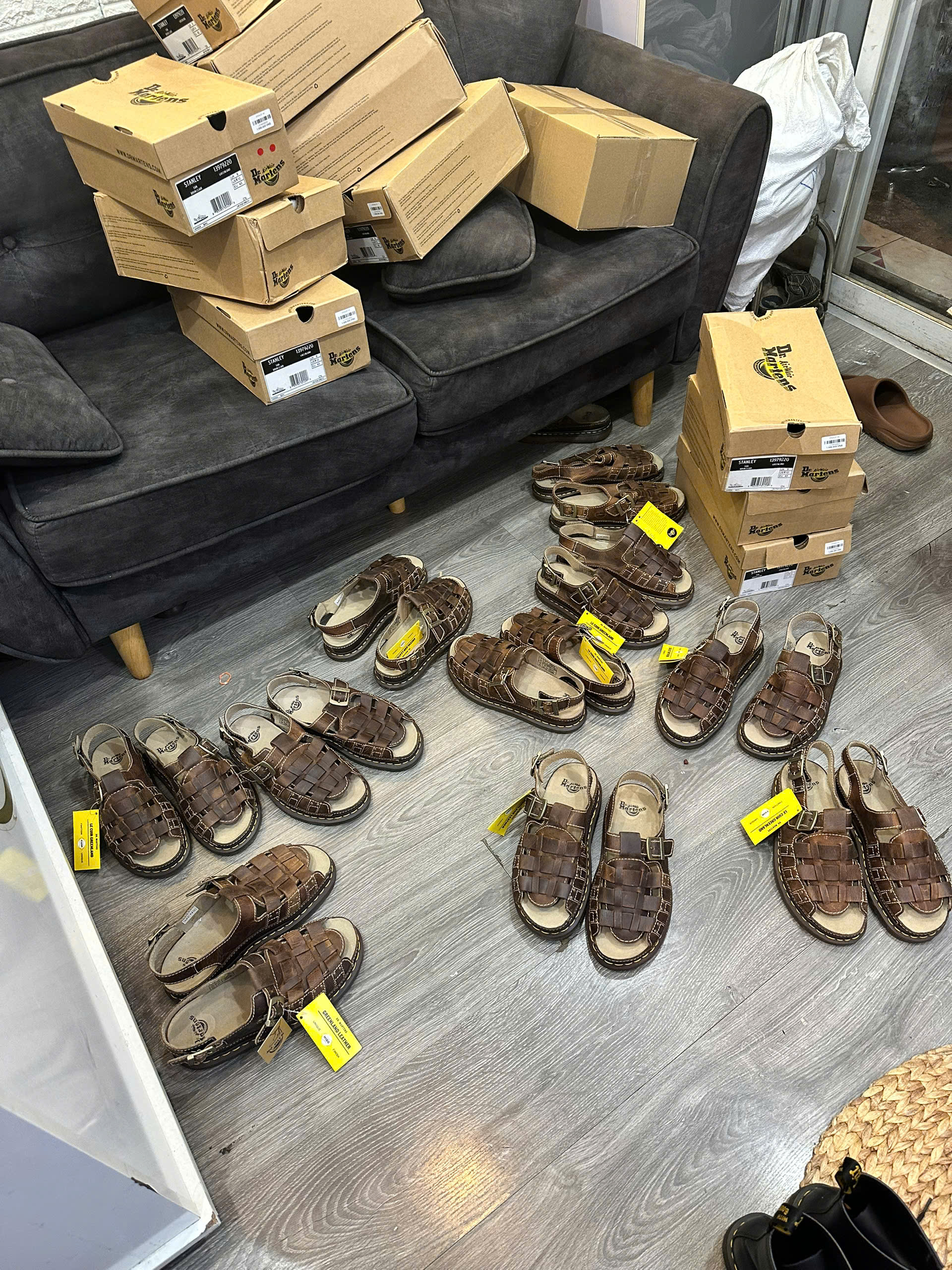 Dr. Martens: Biểu Tượng Của Văn Hóa Nổi Loạn